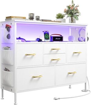 YILQQPER White Dresser With Power Outlets