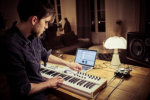 ARTURIA KeyLab Essential mk3 โ 61 Key MIDI Controller - Image 4
